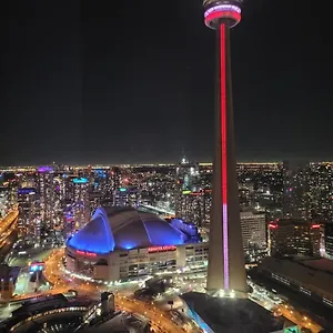 Two Bd Cn Tower And Ontario View Appartement