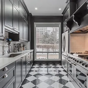 Gasthof E Residential Luxury, Toronto